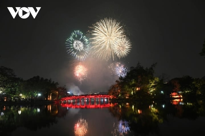 Der Hoan-Kiem-See ist am 2. September ein idealer Ort, um sich ein Feuerwerk anzusehen.