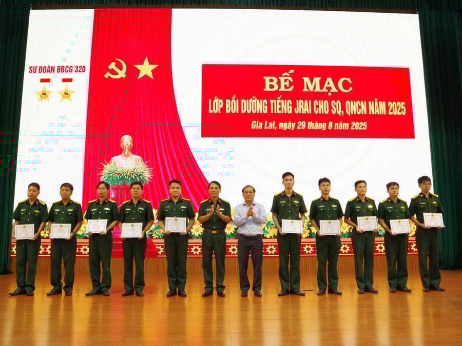 ban-to-chuc.jpg