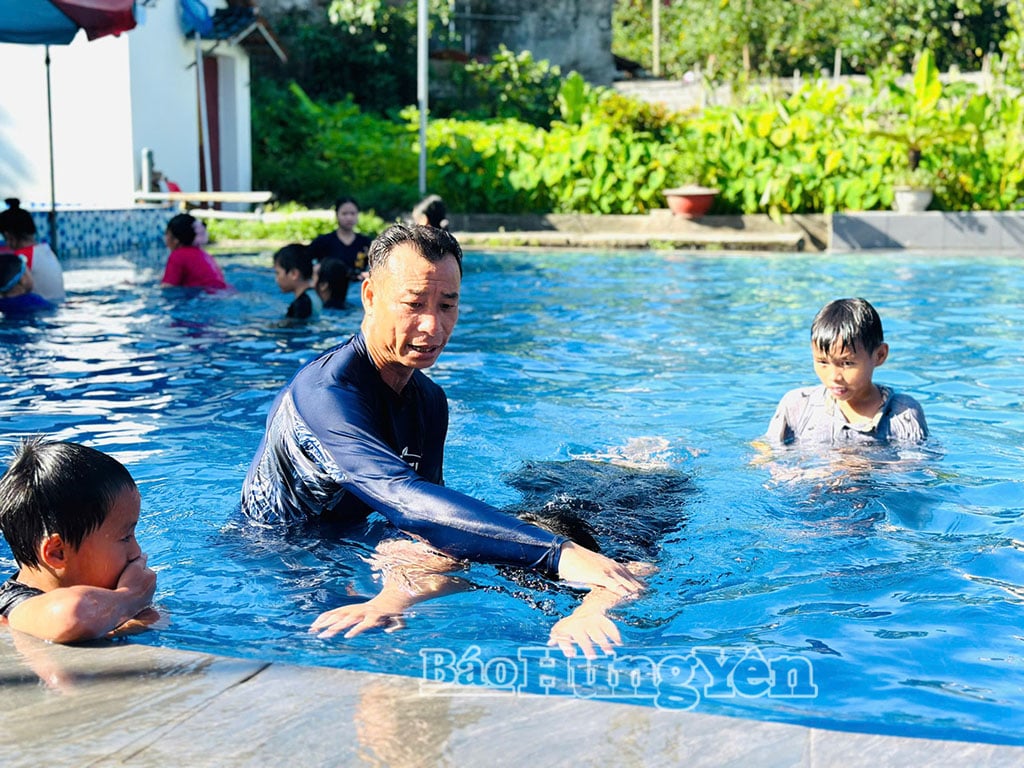 Swimming classes aim to promote, raise awareness and knowledge of accident prevention and injury prevention, especially drowning accidents for children and adolescents.