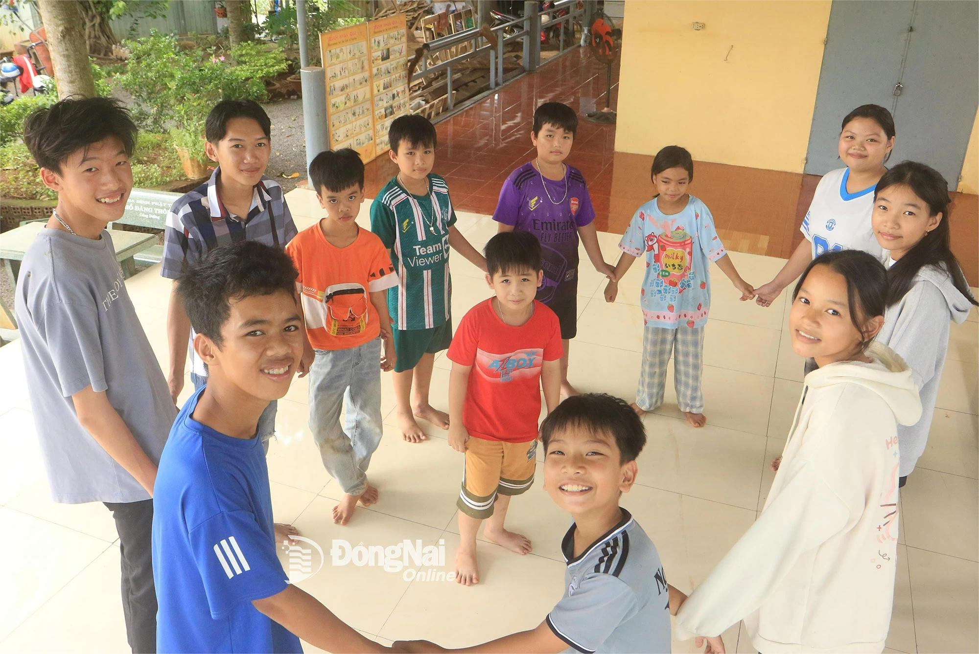 កុមារ​ធ្វើ​ការ​ជា​ក្រុម​នៅ​ថ្នាក់​សហគមន៍​ក្នុង​ឃុំ​សុងរ៉ាយ។