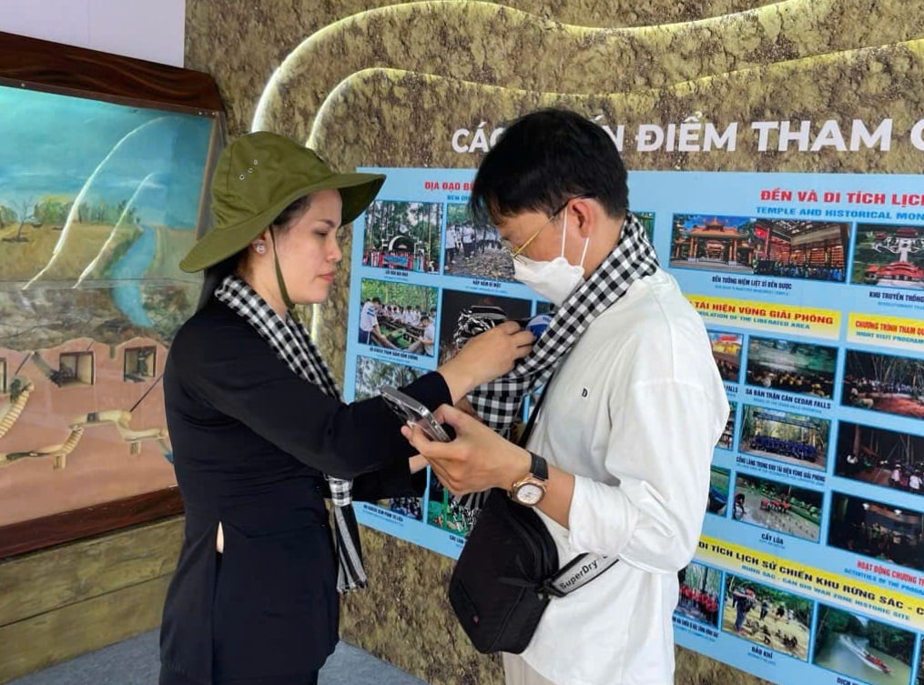 TP Hồ Chí Minh: Hướng dẫn viên du lịch thích ứng sau sáp nhập địa giới hành chính - Ảnh 2.