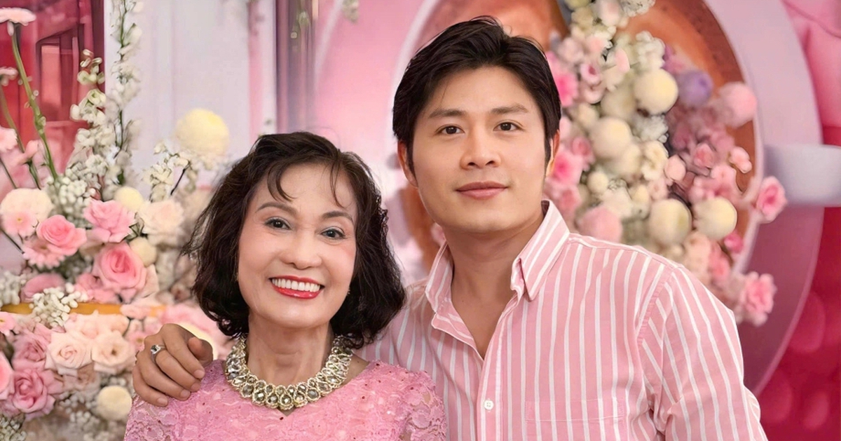 Musician Nguyen Van Chung misses his mother and hopes to receive a surprise message from far away.