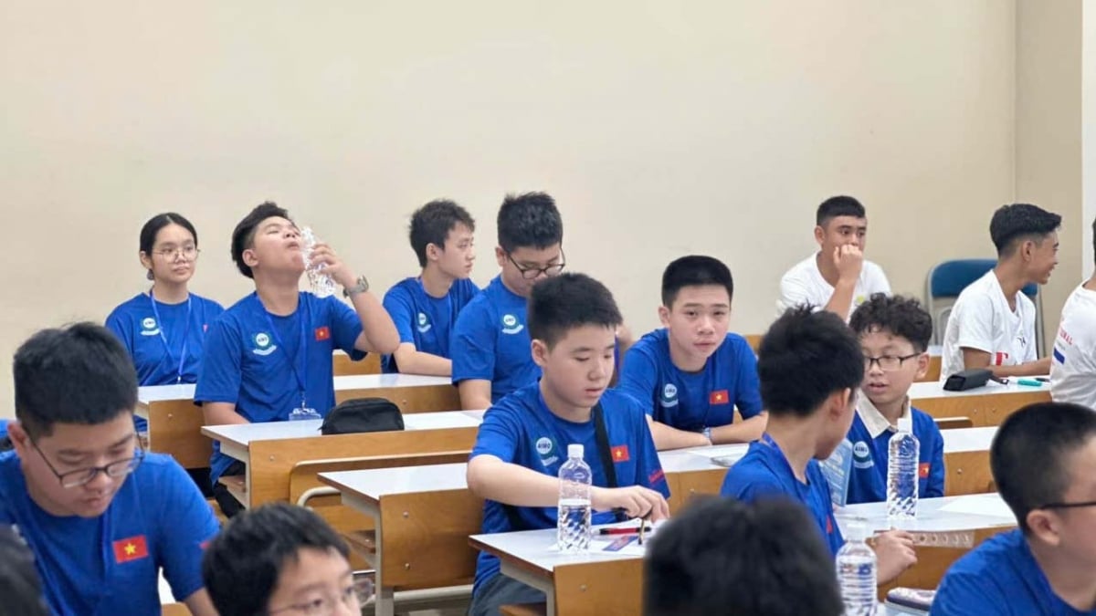 Buổi gặp không chỉ là sự động viên tinh thần kịp thời mà còn khơi dậy niềm tự hào dân tộc trong mỗi học sinh. Được đứng trước lá cờ đỏ sao vàng trong khuôn viên Đại sứ quán, được lắng nghe những lời động viên từ Đại sứ, các em đều cảm nhận sâu sắc rằng: dù ở bất kỳ nơi đâu, người Việt Nam luôn có sự hiện diện, quan tâm và đồng hành của Tổ quốc.