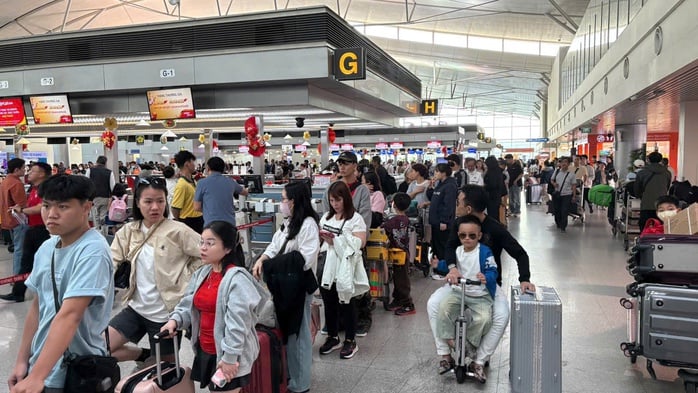 Nâng chất lượng dịch vụ sân bay: Bất tiện với quy định cởi giày, thắt lưng- Ảnh 2.