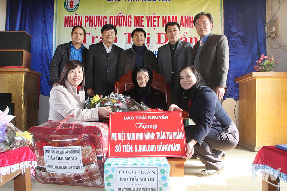 Dal 2014, il quotidiano Thai Nguyen ha avuto l'onore di sostenere l'eroica madre vietnamita Tran Thi Duan.