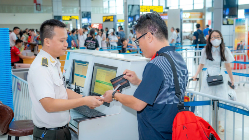 Đường bay Hà Nội - TP. Hồ Chí Minh vào top 10 đường bay nội địa bận rộn nhất thế giới