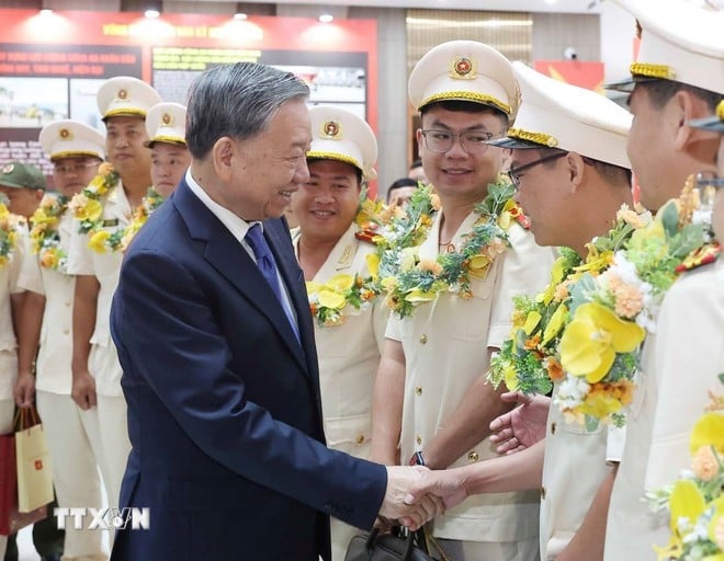 Tổng Bí thư Tô Lâm và các đại biểu. (Ảnh: Thống Nhất/TTXVN)