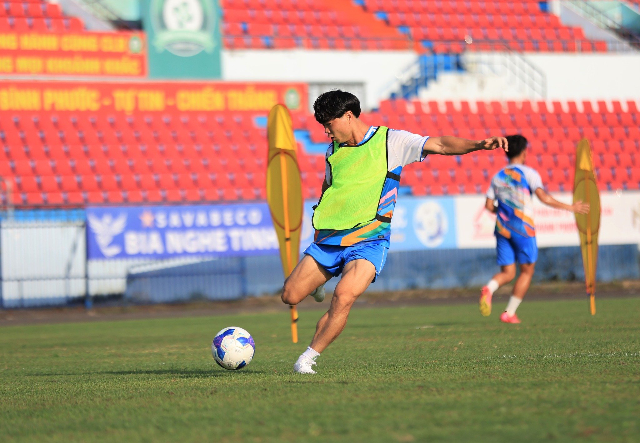 Công Phượng ra mắt đối tác Brazil khủng bằng chiến thắng, quyết lên V-League!- Ảnh 1.