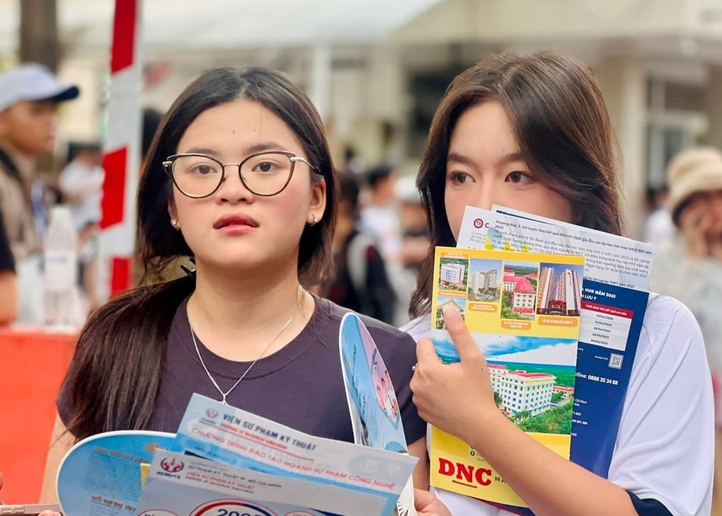 Điểm lại ngành học có điểm chuẩn cao nhất, có nơi 9,9 điểm cũng… rớt - 2