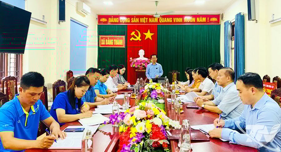 Đoàn công tác làm việc với xã Bằng Thành.