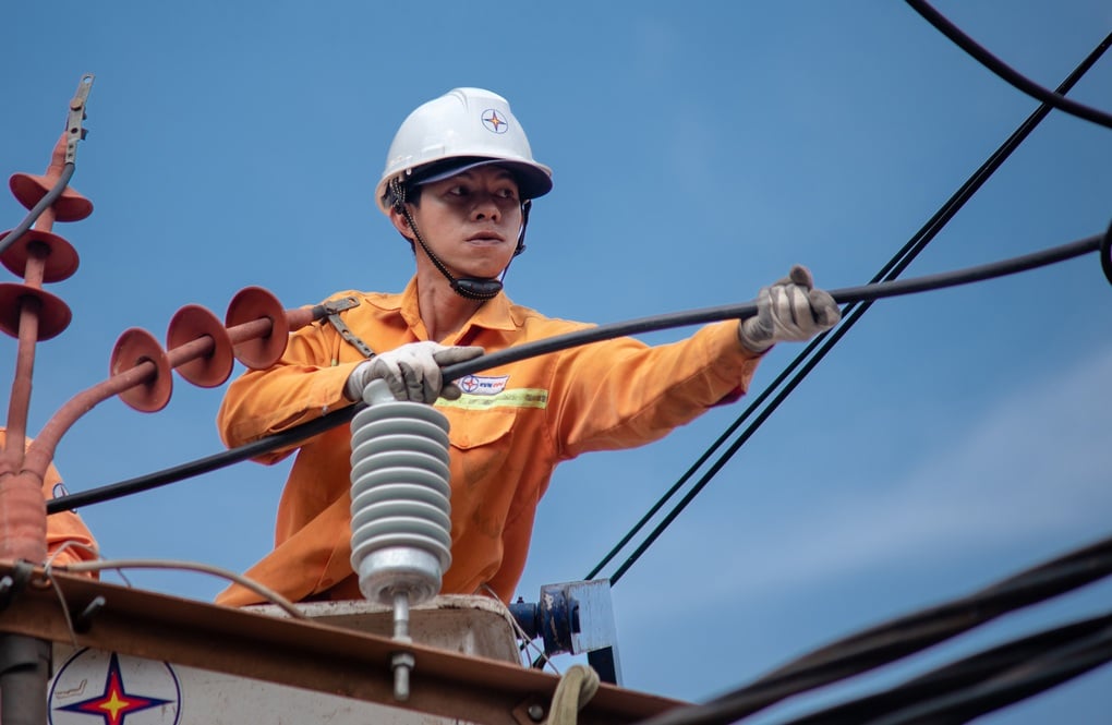 Hà Nội nắng nóng gần 40 độ C, tiêu thụ điện cao chưa từng có - 1