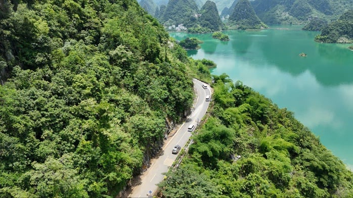 Hòa mình vào bức tranh thiên nhiên và văn hóa đa sắc- Ảnh 1.