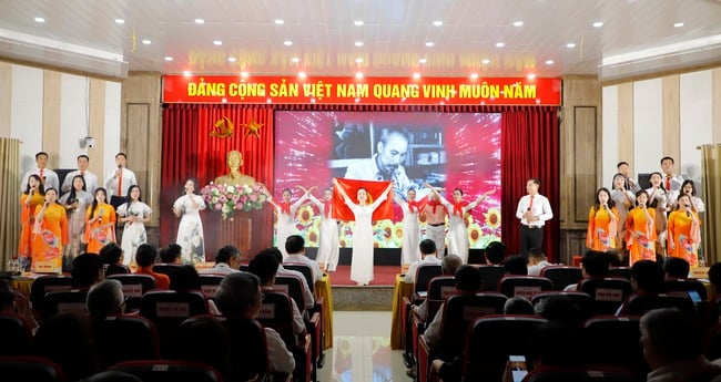 Tạp chí Cộng sản phải là &quot;pháo đài vững chắc&quot; trên mặt trận tư tưởng - Ảnh 8.