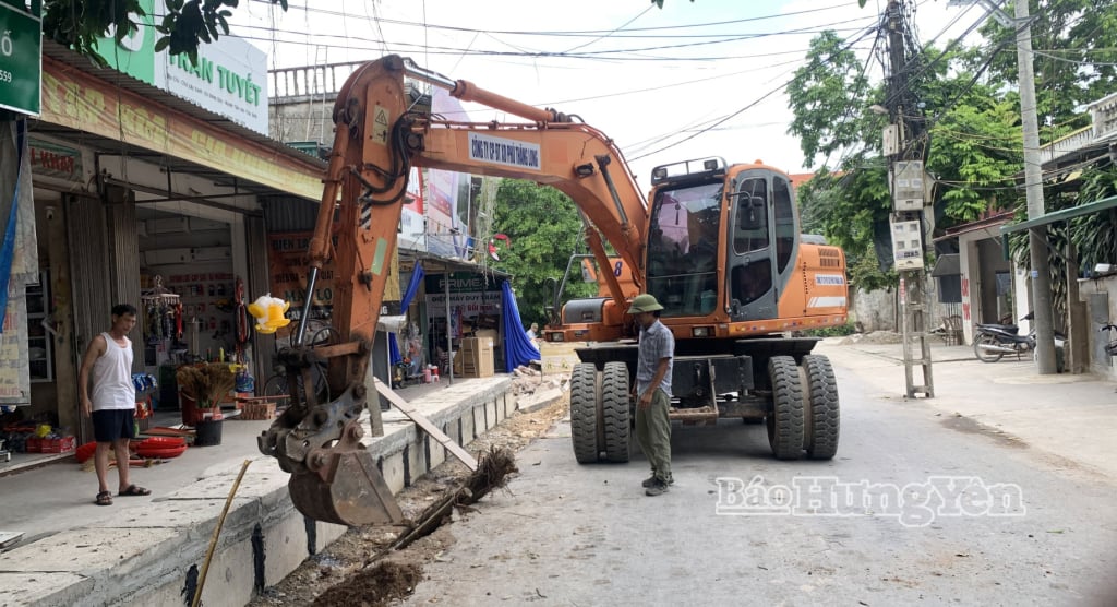 The slow handover of the site forced the contractor to carry out the construction in a