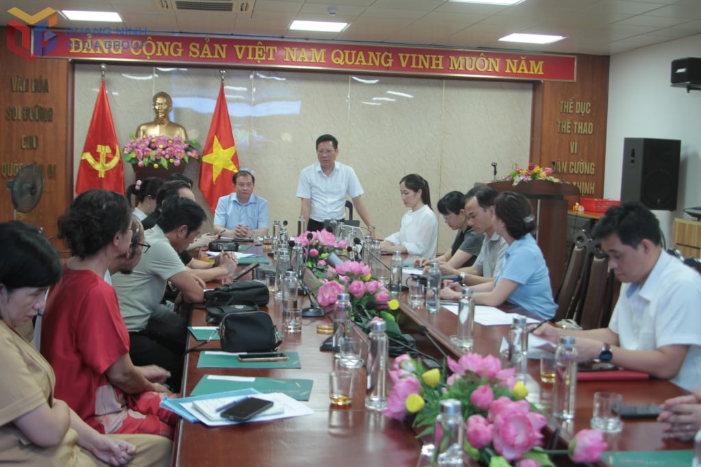 ថ្នាក់ដឹកនាំមន្ទីរវប្បធម៌ កីឡា និងទេសចរណ៍ ថ្លែងក្នុងអង្គសន្និបាត។