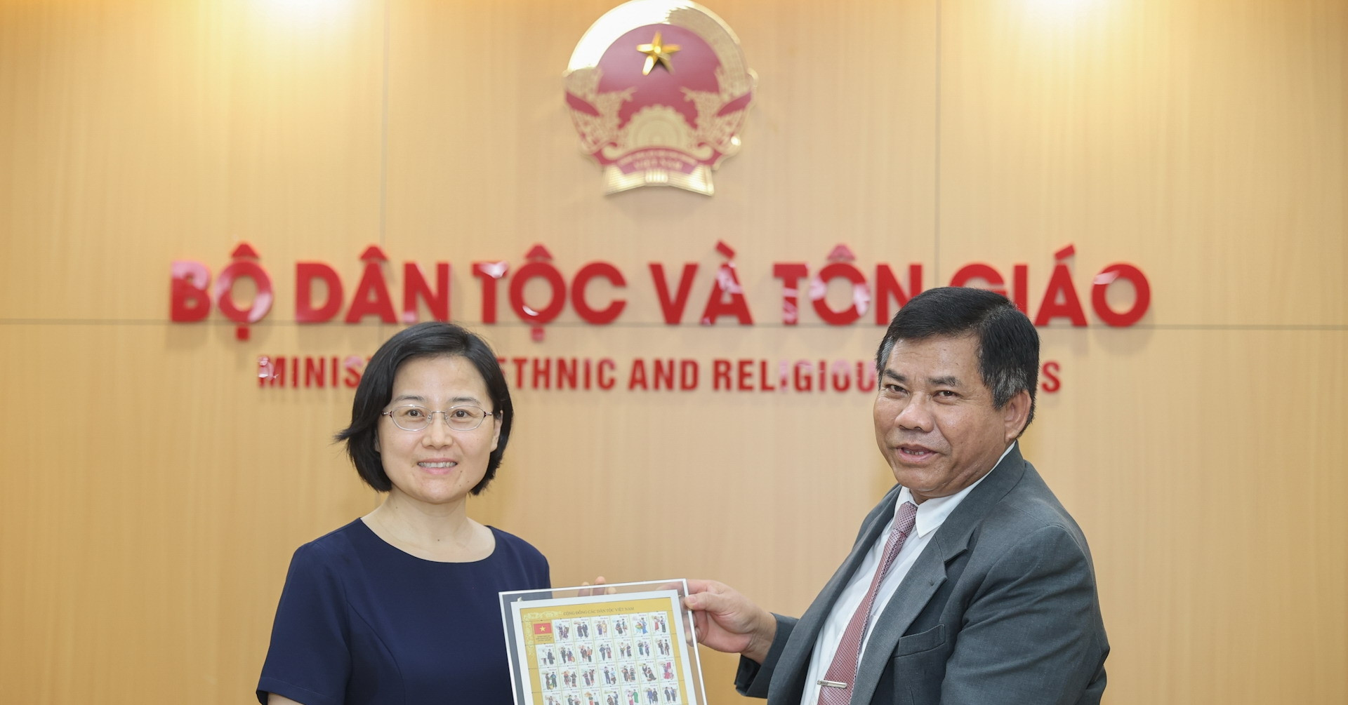 Thứ trưởng Y Thông tiếp xã giao đoàn Ủy ban Dân tộc Nhà nước Trung Quốc