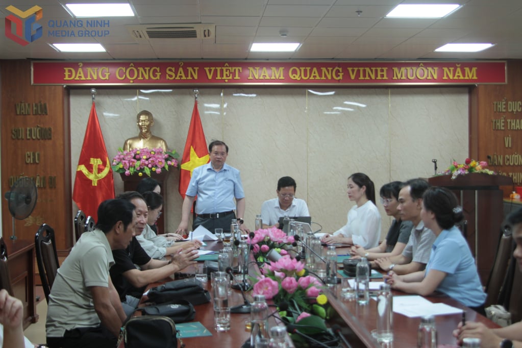 Assoc. សាស្ត្រាចារ្យ បណ្ឌិត Ta Quang Dong អនុរដ្ឋមន្ត្រីក្រសួងវប្បធម៌ កីឡា និងទេសចរណ៍ ថ្លែងសុន្ទរកថា។