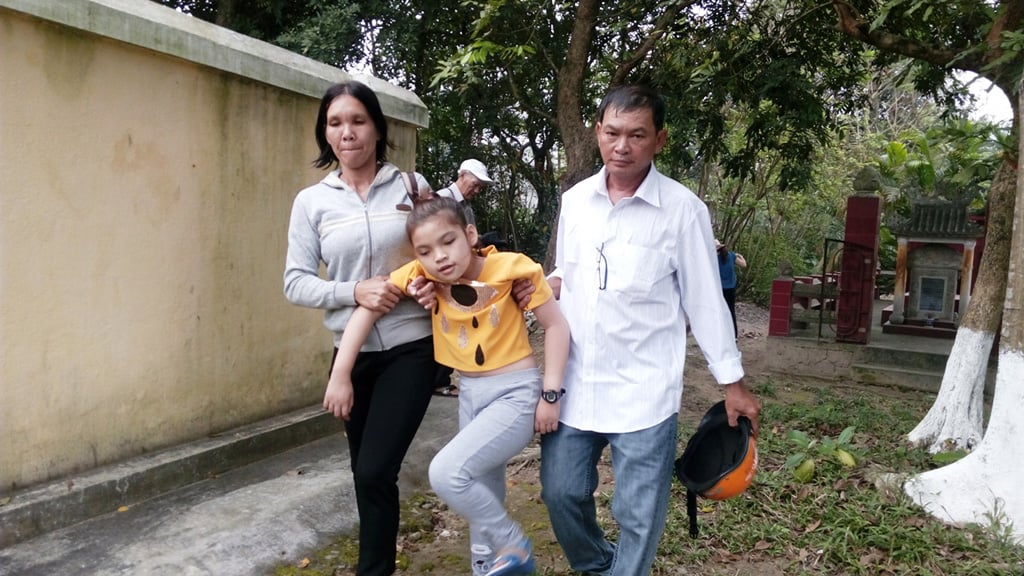 Gia đình vị “hoàng tôn lái xe ôm” lần đầu được trở về thăm tổ tông