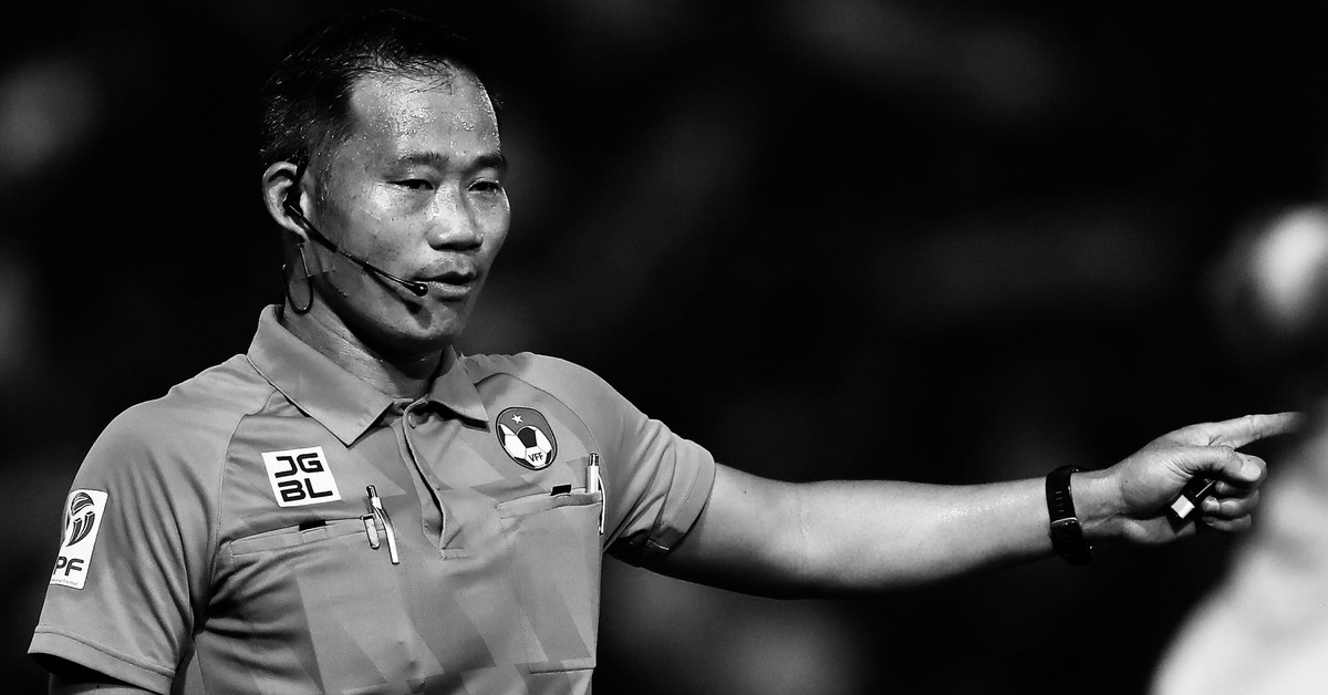 Trọng tài Trần Đình Thịnh từng phải đổi trường dạy học để theo đuổi đam mê