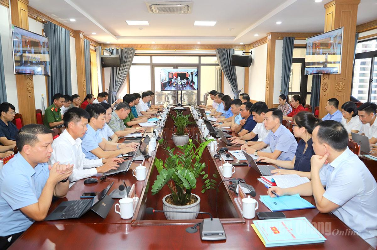 Các đồng chí trong Ban Thường vụ Đảng ủy các xã: Bắc Quang, Đồng Tâm, Linh Hồ, Bạch Ngọc dự hội nghị tại điểm cầu tại xã Bắc Quang. Ảnh: Hủy Hoàng