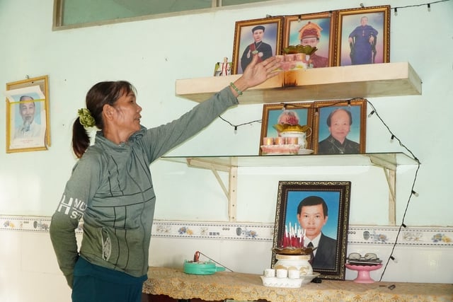 Cháu vua Thành Thái bị bại não: ‘Công nương’ đi bán vé số lề đường - Ảnh 2.