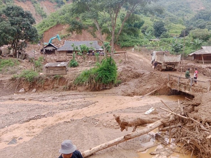 Mưa lớn gây lũ ống, lũ quét, sạt lở ở Điện Biên rạng sáng 1-8