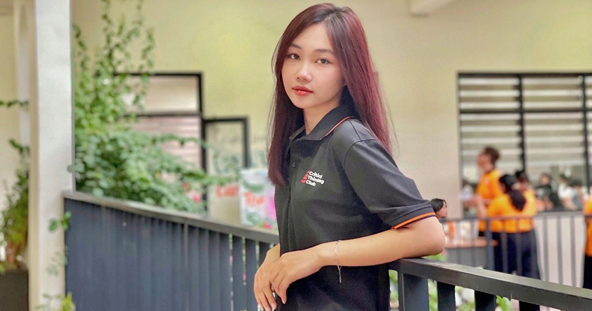 장학금과 상금 덕분에 여학생이 1년 동안 7개국을 여행했습니다.