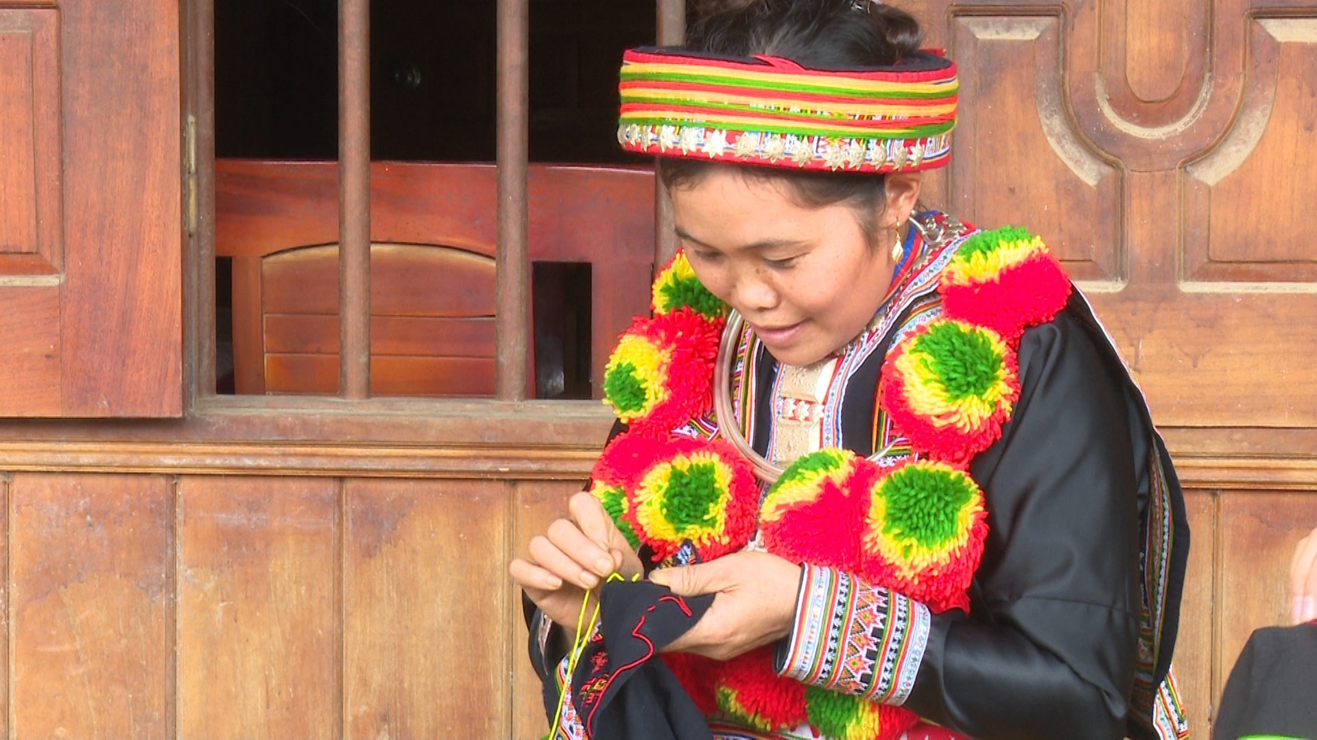 Preserving traditional patterns of the Red Dao people in Ban Cuon