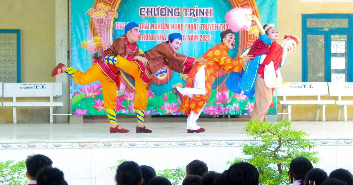 សិស្សានុសិស្សជាង ២០០នាក់មកពីឃុំ Binh An បានផ្លាស់ប្តូរបទពិសោធន៍សិល្បៈប្រពៃណី