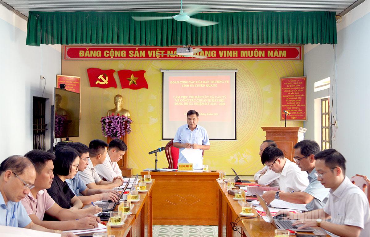 Đồng chí Phó Chủ tịch Thường trực HĐND tỉnh Hầu Minh Lợi chủ trì hội nghị duyệt văn kiện Đại hội Đảng bộ xã Cán Tỷ.