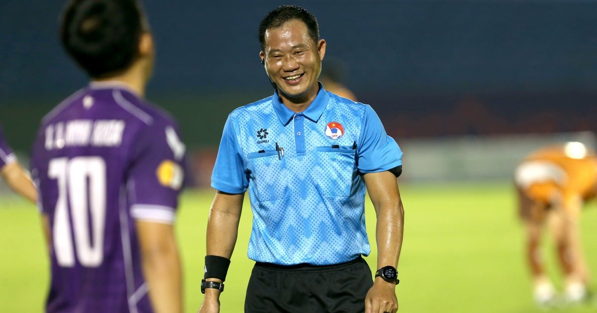 National Super Cup នឹង​ប្រព្រឹត្តិ​ទៅ​ដោយ​ស្ងប់ស្ងាត់​មួយ​ភ្លែត ដើម្បី​រំលឹក​ដល់​លោក​អាជ្ញាកណ្តាល Tran Dinh Thinh៖ លា​អ្នក​ផ្លុំកញ្ចែ​ប្រាក់​របស់​វៀតណាម...