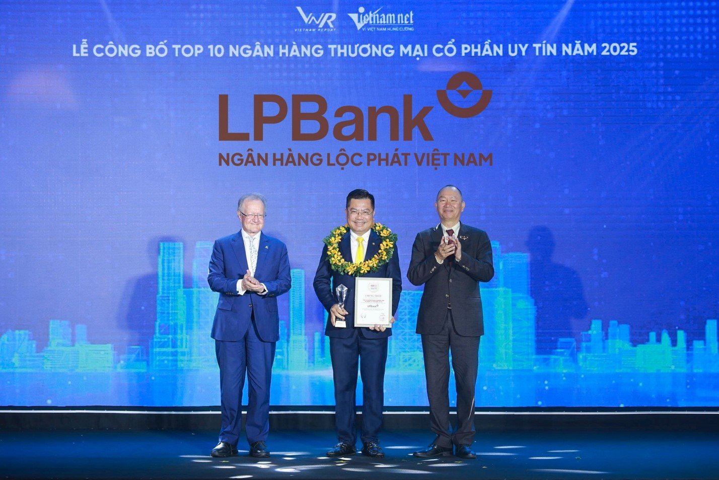 LPBank thăng hạng trong bộ đôi giải thưởng uy tín năm 2025-2.jpg