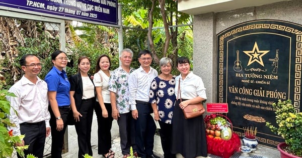 Tri ân nhạc sĩ Trần Long Ẩn và NSƯT Phi Yến