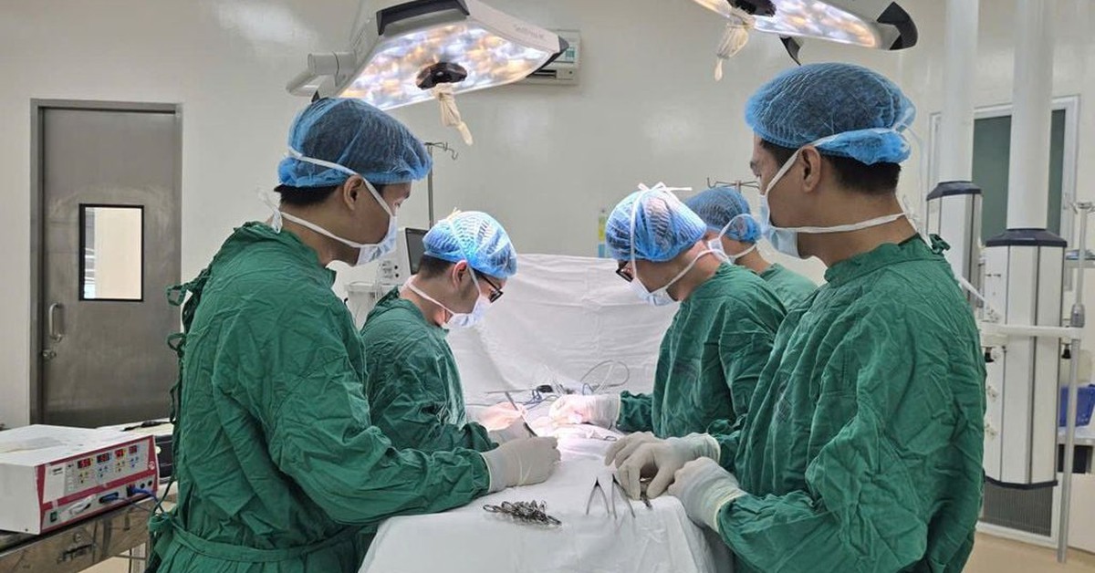 Người đàn ông bị xe tải cán bụng, nhiều tạng giập nát đang hồi phục ngoạn mục