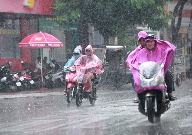 Miền Bắc sắp có mưa rào và dông rải rác sau nhiều ngày nắng nóng gay gắt. Ảnh minh họa.