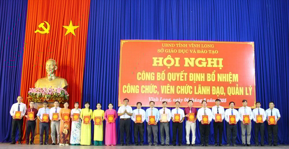តំណាងមន្ទីរអប់រំ និងបណ្តុះបណ្តាល បានធ្វើបទបង្ហាញសេចក្តីសម្រេចជូននាយក នាយករង នាយក និងនាយករងអង្គភាពក្រោមឱវាទមន្ទីរអប់រំ និងបណ្តុះបណ្តាល។