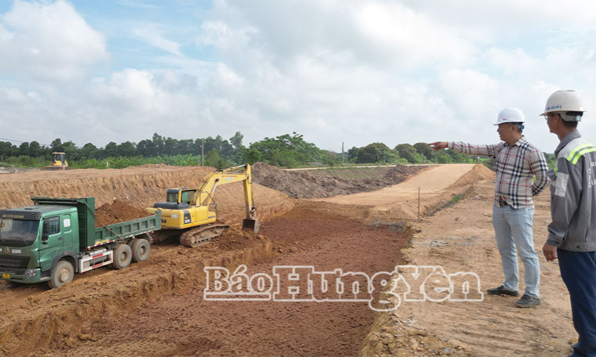 Khắc phục khó khăn, đẩy nhanh tiến độ thi công tuyến đường trục kết nối trong Khu kinh tế Thái Bình
