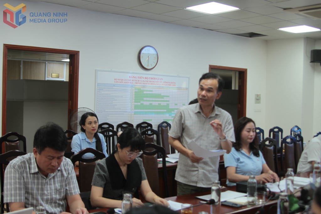 តំណាង​ក្រុមហ៊ុន​ភាគហ៊ុន​រួម​អភិវឌ្ឍន៍​តុងឡាំ បាន​ធ្វើ​អត្ថាធិប្បាយ​លើ​ស្គ្រីប​កម្មវិធី។