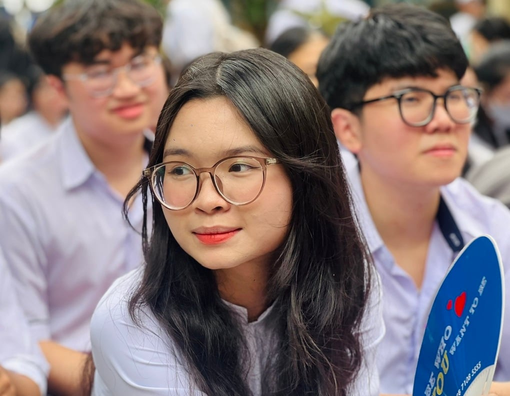Sinh viên nhận cả trăm triệu và điểm chuẩn ngành sư phạm “nóng hơn lửa - 2