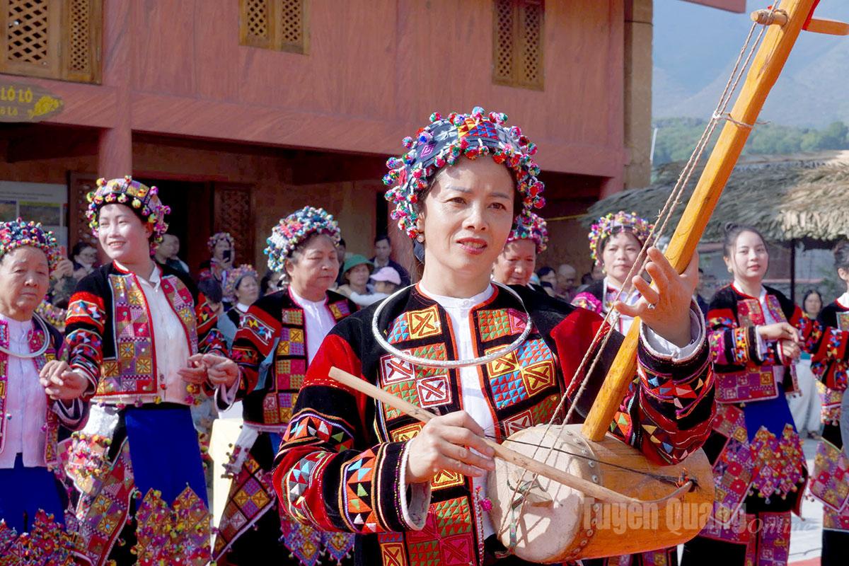Sắc mầu văn hóa trong ngày hội dân tộc Lô Lô.