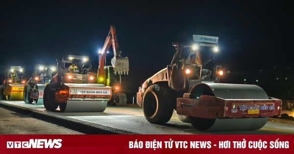 Xuyên đêm thi công cao tốc hơn 20.400 tỷ đồng nối Quảng Ngãi - Gia Lai