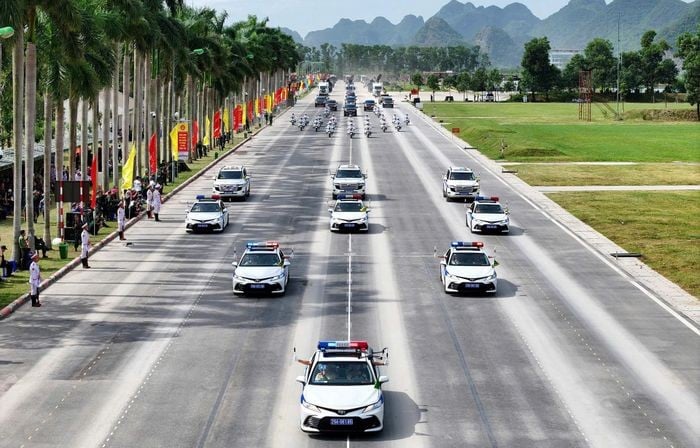 Buổi kiểm tra tổng hợp luyện gồm hai phần: Thực hiện các nội dung nghi lễ, nghi thức của Đảng, Nhà nước và thực hiện diễu binh, diễu hành.