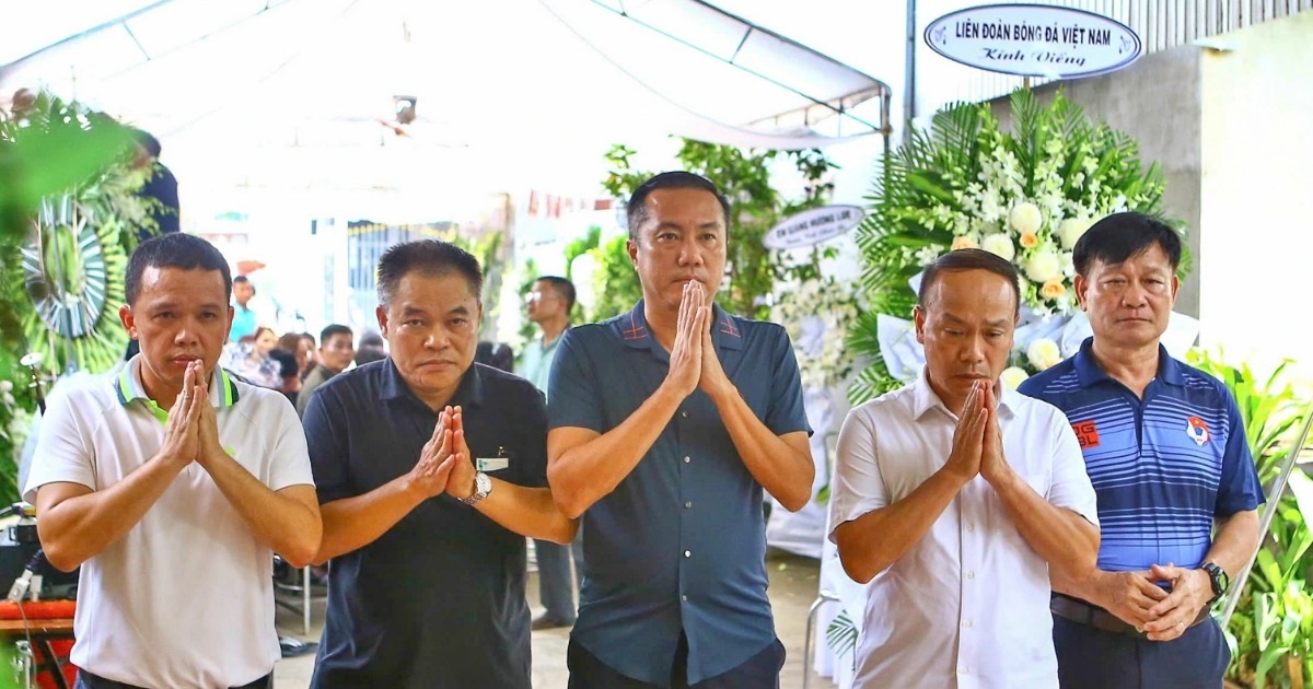 VFF và VPF viếng tang lễ trọng tài Trần Đình Thịnh