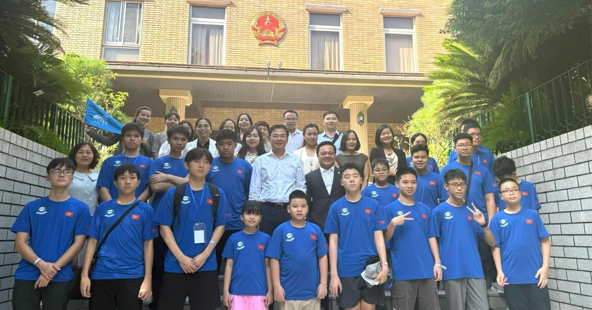 Đại sứ Việt Nam tại Nhật Bản gặp gỡ, động viên học sinh Việt Nam thi AIMO 2025