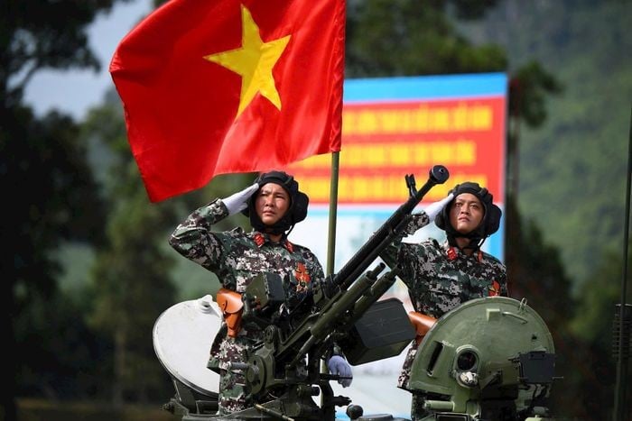 Kể từ Quốc khánh 2-9-1985, trong đội hình diễu binh mới có sự xuất hiện của khối xe pháo quân sự và xe đặc chủng công an.