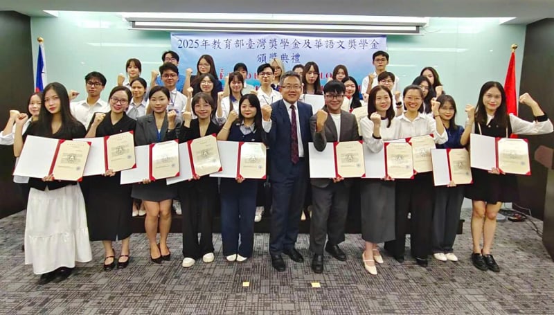 Học sinh Việt Nam được trao nhiều học bổng du học -0