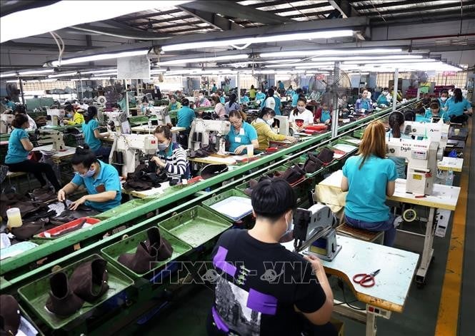 Xưởng sản xuất giày da, Công ty TNHH Giày Gia Định, TP Thủ Đức.