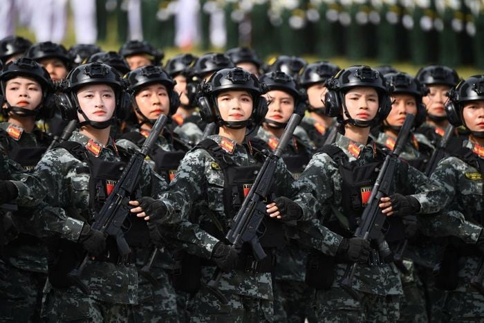 Khối nữ Cảnh sát đặc nhiệm.