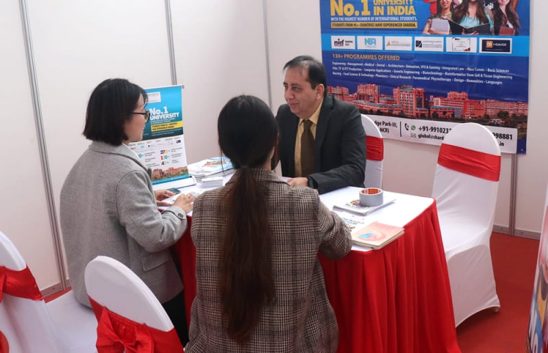 Học sinh Việt Nam được trao nhiều học bổng du học -0
