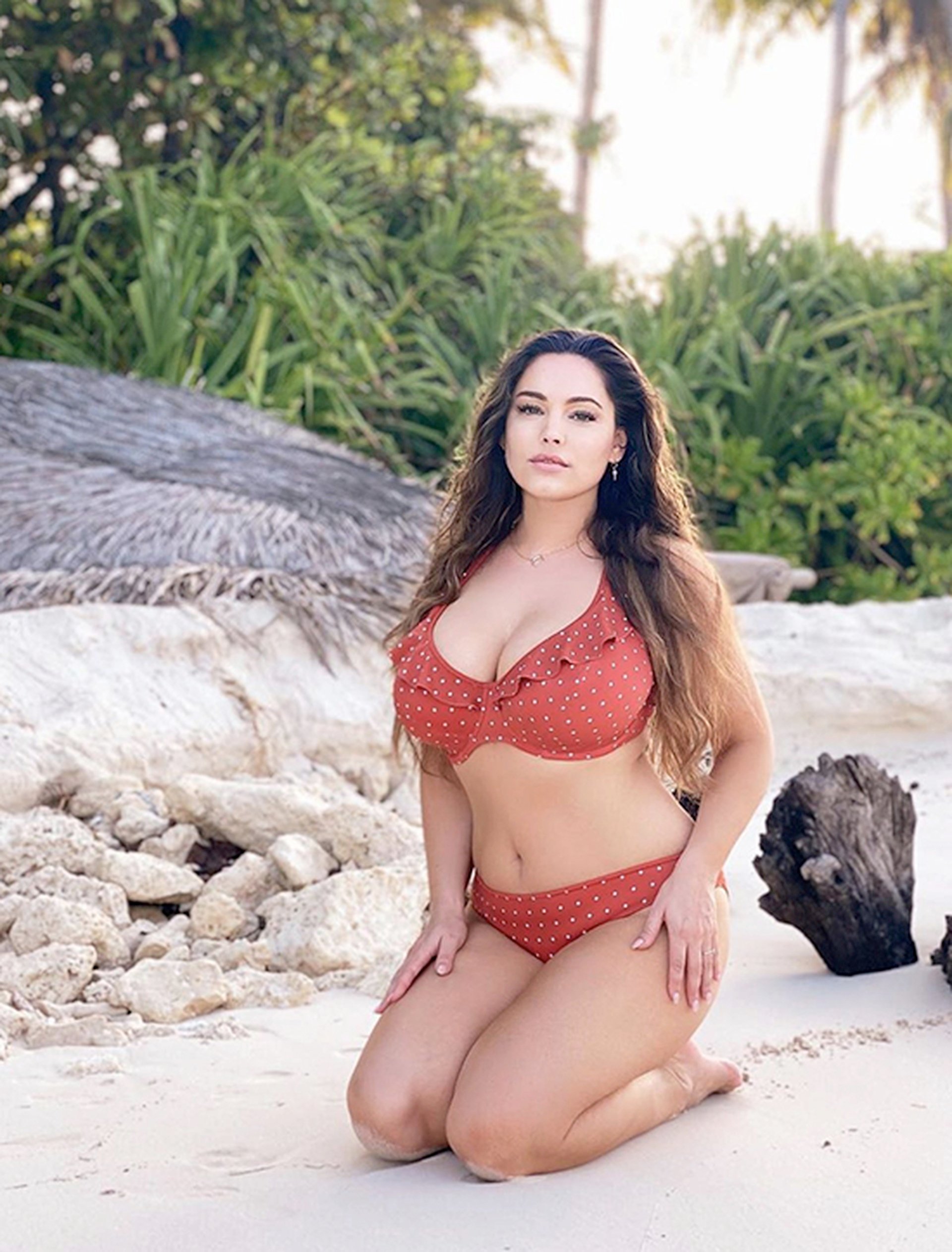 Mỹ nhân Kelly Brook quyến rũ, tự hào với vẻ đẹp tự nhiên ở tuổi U50 - 6